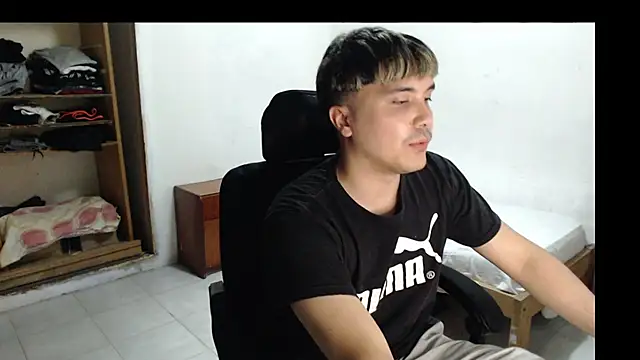 Snapshot of CuteAlexBoy chatting on 18, 12, 2025 CuteAlexBoy online show from 18, 12, 2025