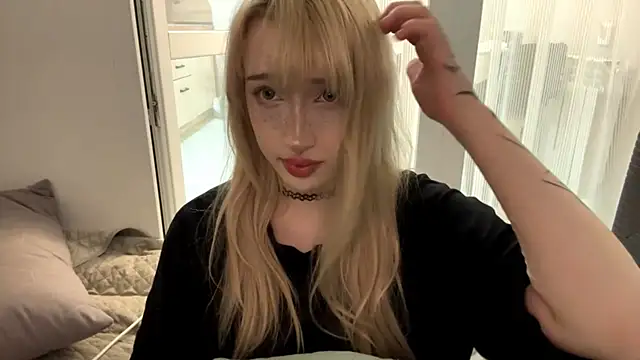 Snapshot of Milkmoriee chatting on 18, 10, 2025 Milkmoriee online show from 18, 10, 2025