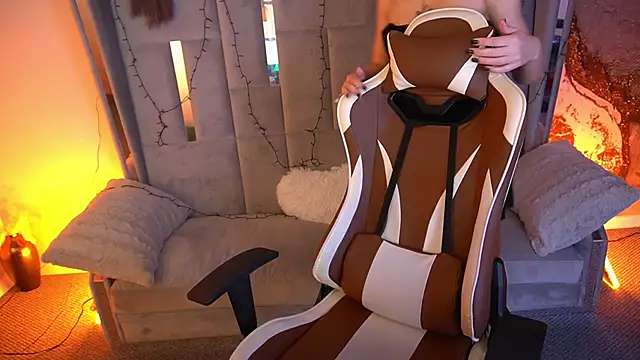 VixenMuse online show from 12, 4, 2026