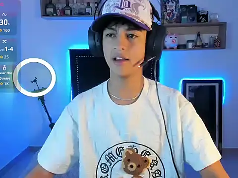 Snapshot of Alejo_Desire chatting on 10, 11, 2025 Alejo Desire online show from 10, 11, 2025