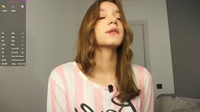 BrynnHolverson online show from 15, 11, 2025