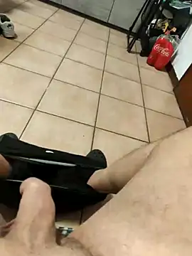 Snapshot of Italianstyle79 chatting on 17, 11, 2025 Italianstyle79 online show from 17, 11, 2025