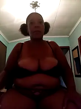 boobsqueenxo online show from 4, 3, 2026