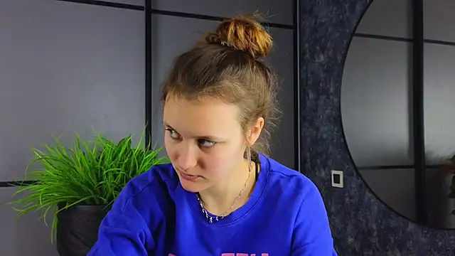 Snapshot of FoxFever chatting on 5, 11, 2025 FoxFever online show from 5, 11, 2025