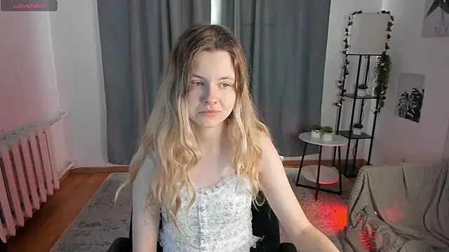 Snapshot of DreamSinder chatting on 16, 11, 2025 DreamSinder online show from 16, 11, 2025