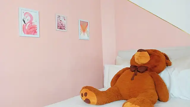 mia canoo online show from 15, 11, 2025