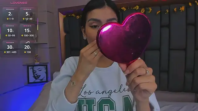 Snapshot of TanyaBello chatting on 18, 12, 2025 TanyaBello online show from 18, 12, 2025