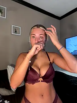 Snapshot of LaceyMilliexoxo chatting on 26, 11, 2025 LaceyMilliexoxo online show from 26, 11, 2025