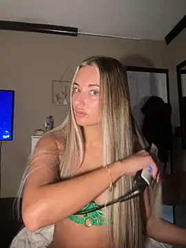 Snapshot of LaceyMilliexoxo chatting on 27, 11, 2025 LaceyMilliexoxo online show from 27, 11, 2025