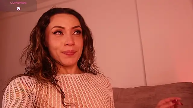 Snapshot of lara_bombshelll chatting on 26, 10, 2025 lara bombshelll online show from 26, 10, 2025