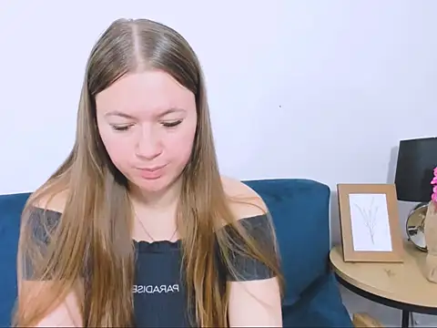 Snapshot of LeaNaughty chatting on 5, 12, 2025 LeaNaughty online show from 5, 12, 2025