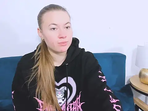 Snapshot of LeaNaughty chatting on 19, 12, 2025 LeaNaughty online show from 19, 12, 2025