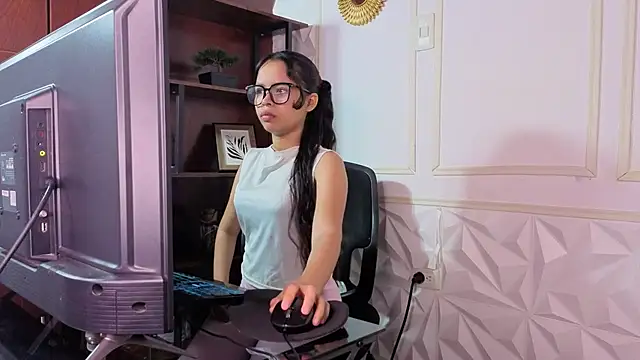 Snapshot of sharon_ivanna12 chatting on 2, 5, 2026 sharon ivanna12 online show from 2, 5, 2026