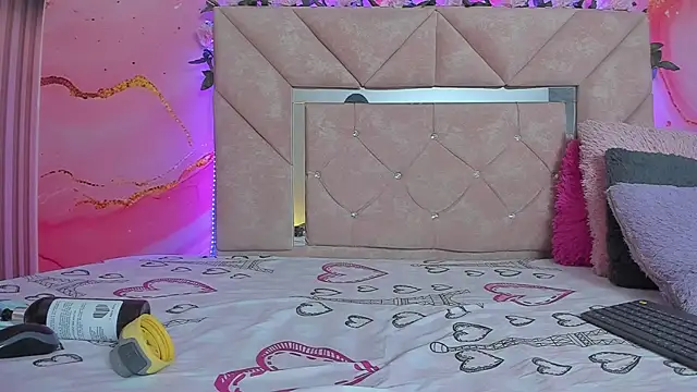 Snapshot of mia__blaze__ chatting on 16, 12, 2025 mia blaze online show from 16, 12, 2025