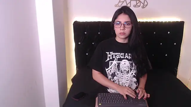 evelyn kitty  online show from 4, 11, 2025