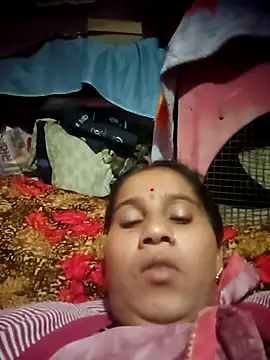 Snapshot of OliveGreen22 chatting on 25, 11, 2025 OliveGreen22 online show from 25, 11, 2025