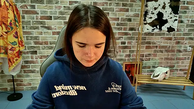 Snapshot of May_Bloom chatting on 25, 10, 2025 May Bloom online show from 25, 10, 2025