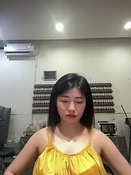 Yiyi cute online show from 17, 10, 2025