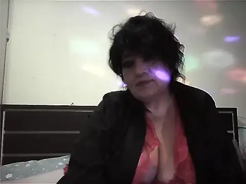 Snapshot of Laura_Sky_ chatting on 2, 11, 2025 Laura Sky online show from 2, 11, 2025