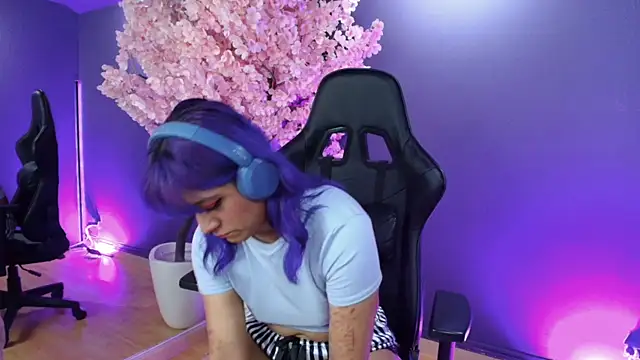 Snapshot of LuanEter chatting on 28, 11, 2025 LuanEter online show from 28, 11, 2025