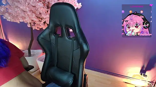 Snapshot of LuanEter chatting on 14, 12, 2025 LuanEter online show from 14, 12, 2025