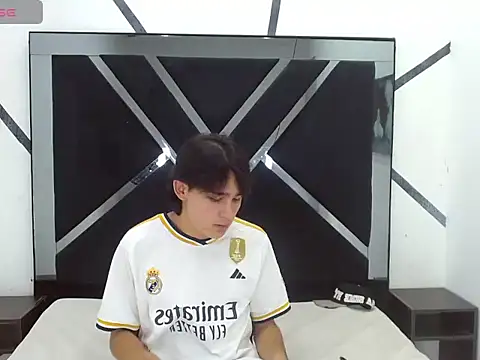 Tom 0001 online show from 27, 10, 2025