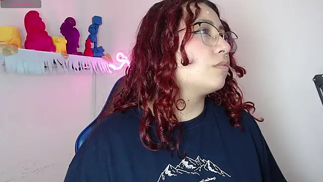 Snapshot of littlee_red chatting on 21, 11, 2025 littlee red online show from 21, 11, 2025