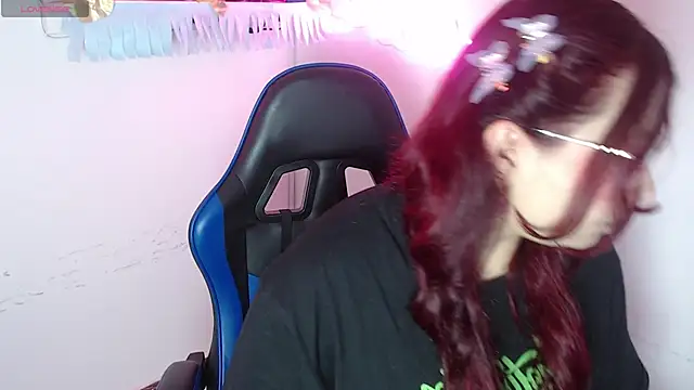 Snapshot of littlee_red chatting on 25, 11, 2025 littlee red online show from 25, 11, 2025