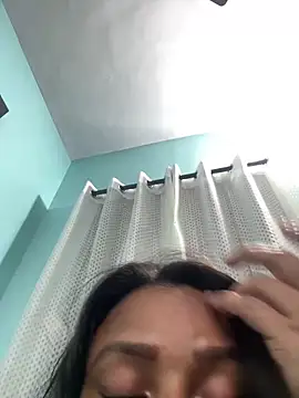 Snapshot of heenashai chatting on 18, 12, 2025 heenashai online show from 18, 12, 2025