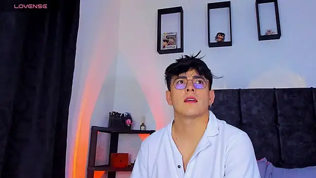 Snapshot of Theo_Noxxx chatting on 19, 10, 2025 Theo Noxxx online show from 19, 10, 2025