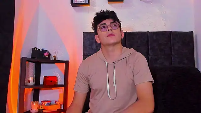 Snapshot of Theo_Noxxx chatting on 22, 10, 2025 Theo Noxxx online show from 22, 10, 2025