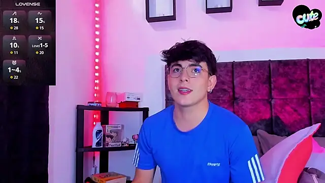 Snapshot of Theo_Noxxx chatting on 13, 11, 2025 Theo Noxxx online show from 13, 11, 2025