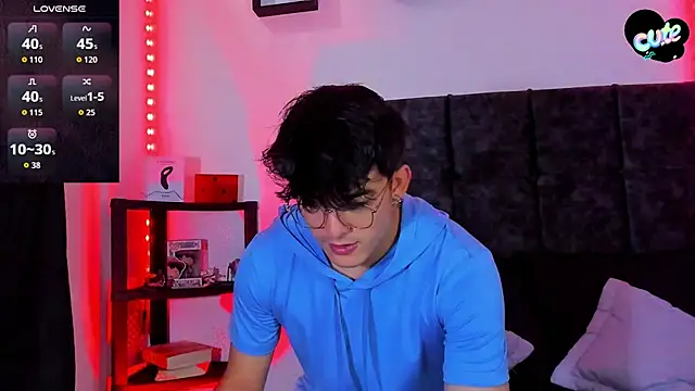 Snapshot of Theo_Noxxx chatting on 18, 11, 2025 Theo Noxxx online show from 18, 11, 2025