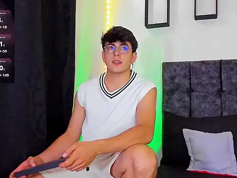 Snapshot of Theo_Noxxx chatting on 23, 11, 2025 Theo Noxxx online show from 23, 11, 2025