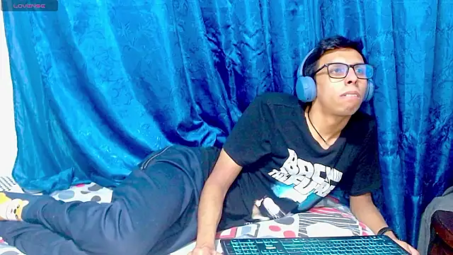 Snapshot of DavTwink3100 chatting on 7, 2, 2026 DavTwink3100 online show from 7, 2, 2026