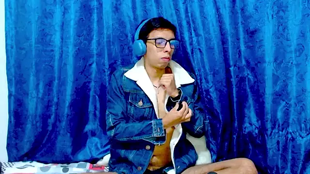 Snapshot of DavTwink3100 chatting on 10, 2, 2026 DavTwink3100 online show from 10, 2, 2026