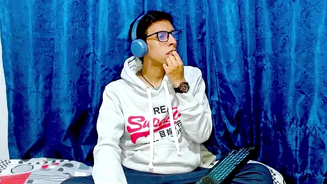 Snapshot of DavTwink3100 chatting on 11, 2, 2026 DavTwink3100 online show from 11, 2, 2026