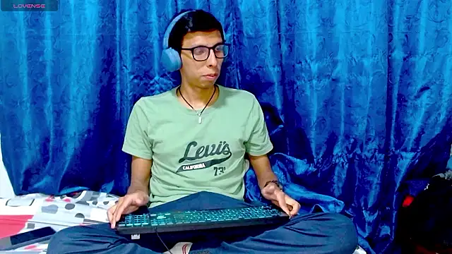 Snapshot of DavTwink3100 chatting on 18, 2, 2026 DavTwink3100 online show from 18, 2, 2026