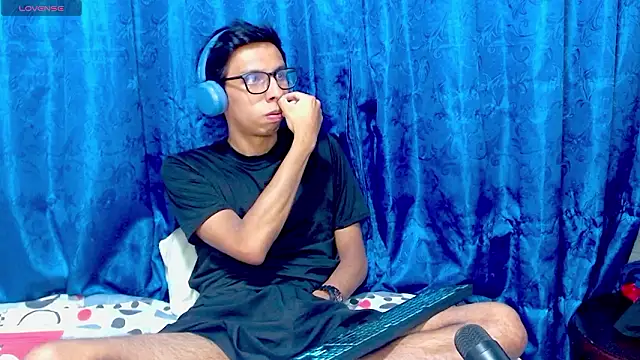 Snapshot of DavTwink3100 chatting on 19, 2, 2026 DavTwink3100 online show from 19, 2, 2026