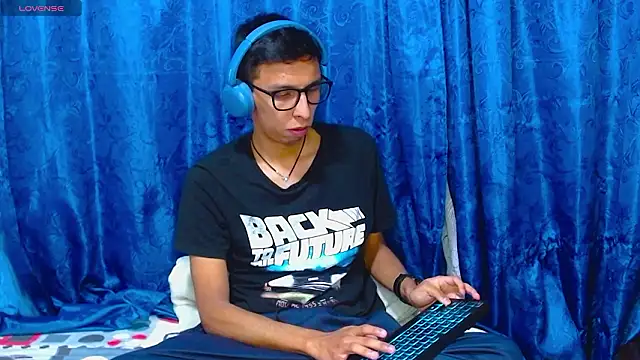 Snapshot of DavTwink3100 chatting on 2, 3, 2026 DavTwink3100 online show from 2, 3, 2026