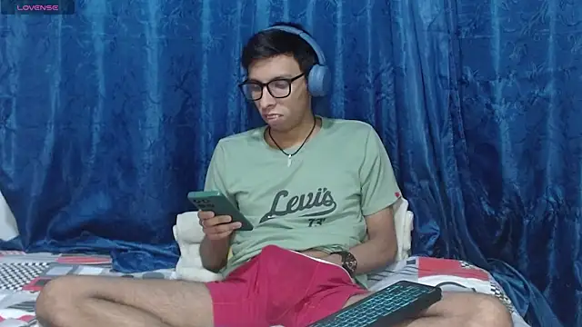 DavTwink3100 online show from 4, 4, 2026