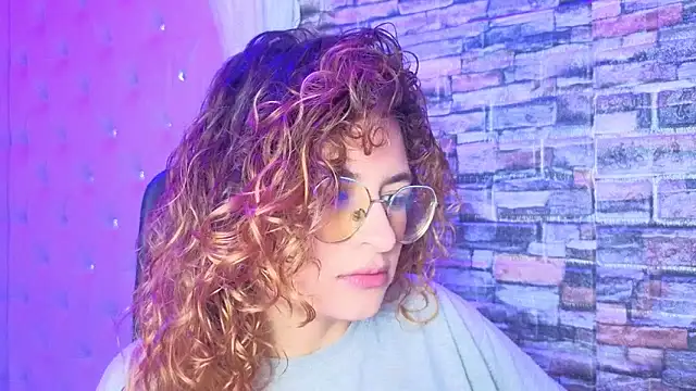 EmiliRouse  online show from 6, 11, 2025