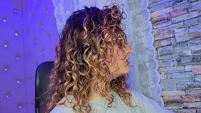 EmiliRouse  online show from 25, 11, 2025