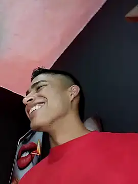 Snapshot of Emiliano_Reyes chatting on 16, 11, 2025 Emiliano Reyes online show from 16, 11, 2025