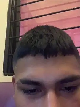 Snapshot of Emiliano_Reyes chatting on 25, 11, 2025 Emiliano Reyes online show from 25, 11, 2025