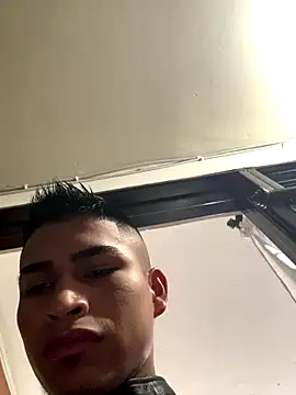 Snapshot of Emiliano_Reyes chatting on 30, 11, 2025 Emiliano Reyes online show from 30, 11, 2025