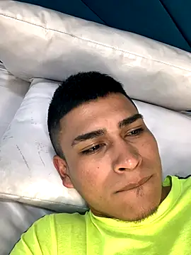 Snapshot of Emiliano_Reyes chatting on 5, 12, 2025 Emiliano Reyes online show from 5, 12, 2025