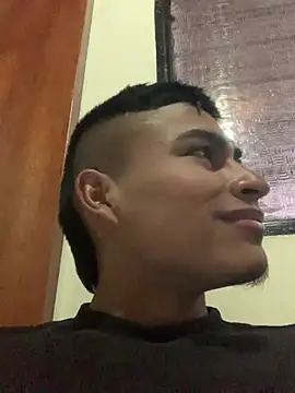 Snapshot of Emiliano_Reyes chatting on 21, 7, 2026 Emiliano Reyes online show from 21, 7, 2026