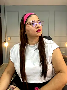 Snapshot of Orianabluee_ chatting on 22, 10, 2025 Orianabluee online show from 22, 10, 2025