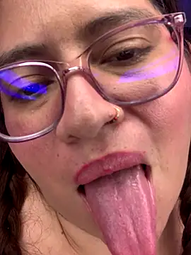 Snapshot of Orianabluee_ chatting on 8, 11, 2025 Orianabluee online show from 8, 11, 2025